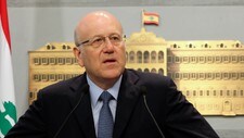 Libanons statsminister Najib Mikati holdt pressekonferanse i Beirut. (Foto: MOHAMED AZAKIR/Reuters) Libanons statsminister Najib Mikati holdt pressekonferanse i Beirut. (Foto: MOHAMED AZAKIR/Reuters)