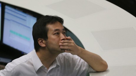 Børsmekler i Tokyo (Foto: Toru Hanai/Reuters) Børsmekler i Tokyo (Foto: Toru Hanai/Reuters)