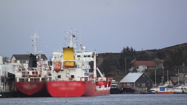 Tankskip med fiskeolje i Kristiansund (Foto: Roar Halten/NRK)