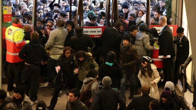 Salg i London (Foto: Yui Mok/Ap) Salg i London (Foto: Yui Mok/Ap)