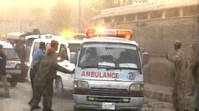 Ambulanse ankommer eksplosjonsstedet i Peshawar (Foto:Dawn TV/Scanpix/AP) Ambulanse ankommer eksplosjonsstedet i Peshawar (Foto:Dawn TV/Scanpix/AP)