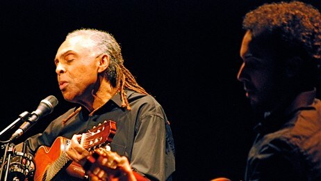 Far Gilberto og sønn Bem Gil på Oslo Wold Music Festival (Foto: Bjørn O. Bjørntoft/NRK) Far Gilberto og sønn Bem Gil på Oslo Wold Music Festival (Foto: Bjørn O. Bjørntoft/NRK)