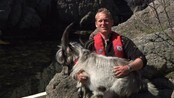 Holmebonde og kystgeit - En bonde på Hidra driver med kystgeit og sauer på holmene i området