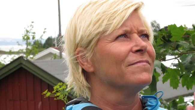 Siv Jensen, ser opp (Foto: Siv Sandvik/NRK) Siv Jensen, ser opp (Foto: Siv Sandvik/NRK)