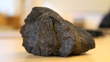 Er dette en meteoritt eller en vanlig stein? (NRK)