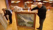 Kunstsamling - Målaren Harald Seim måla natur gjennom eit langt liv, og etterlet seg ei stor samling - men no vil ingen ha den