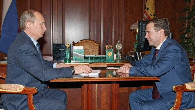 Statsminister Vladimir Putin og president Dmitry Medvedev (Foto: RIA Novosti/REUTERS) Statsminister Vladimir Putin og president Dmitry Medvedev (Foto: RIA Novosti/REUTERS)