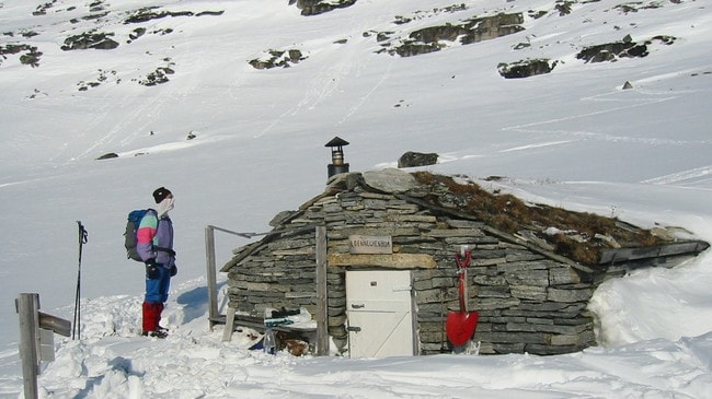 Loennechenbua (Nordmøre og Kristiansund Turistforening. ) Loennechenbua (Nordmøre og Kristiansund Turistforening. )