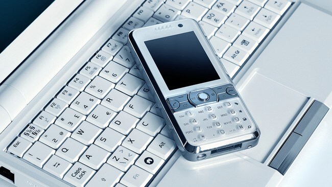 PC og mobiltelefon (ScanStock) PC og mobiltelefon (ScanStock)