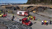 En død etter brukollaps - En person ble funnet død i en bil etter at ei bru kollapset på Leangen. Personen befant seg i en bil som var under brua da den kollapset.