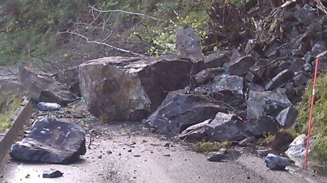 Steinras mellom Olden og Innvik (Foto: Randi Skaaden) Steinras mellom Olden og Innvik (Foto: Randi Skaaden)