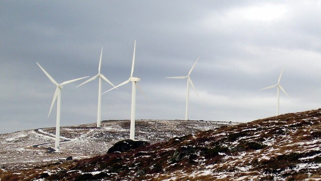 Vindmøllene på Kråkenesfjellet  (Foto: Bjarne Eldevik)