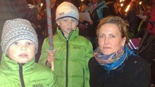 Fakkeltog Gjerstad - Susann Sandåker (Foto: Pål Tegnander/NRK) Fakkeltog Gjerstad - Susann Sandåker (Foto: Pål Tegnander/NRK)