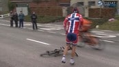 Hushovd falt stygt i brosteinsritt - Thor Hushovd falt svært stygt i lørdagens brosteinsritt Omloop Het Nieuwsblad. Se fallet her. Bilder med tillatelse fra Viasat Sport.