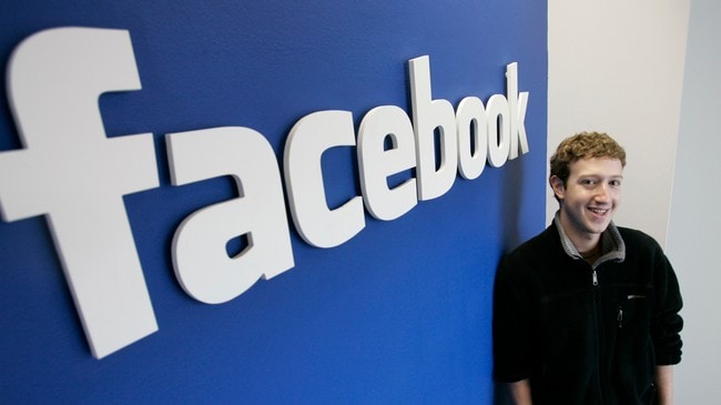 Mark Zuckerberg med Facebooklogo (Foto: Paul Sakuma/AP) Mark Zuckerberg med Facebooklogo (Foto: Paul Sakuma/AP)