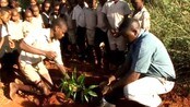 Sørlendinger vil hjelpe skole i Sør-Afrika - Natur- og dyrelivet i det sørlige Afrika er truet av befolkningsvekst og industriell utvikling. Miljøskolen Lapalala i Sør-AFRIKA vil gjøre noe med det, og nå ønsker de samarbeidspartnere på Sørlandet.

