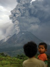 Utbrudd i Sinabung-vulkanen på Sumatra i Indonesia (Foto: SUTANTA ADITYA/Afp)