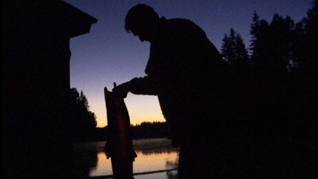 På flåtefiske i Numedalslågen, Buskerud (Foto: Magne Helge Sleire/NRK)