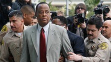 Conrad Murray ankommer rettslokalet i Los Angeles (Foto: Jason Redmond/Scanpix/AP) Conrad Murray ankommer rettslokalet i Los Angeles (Foto: Jason Redmond/Scanpix/AP)