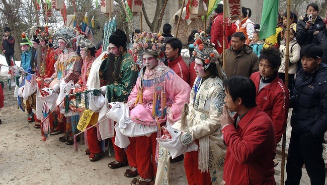 Kinesisk nyttårsfeiring i landsbyen Wuhu for å feire at 2008 er rottens år. (Foto: AFP/AFP)