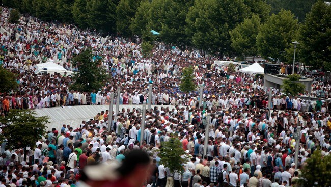 Minnemarkering i Srebrenica (Foto: DADO RUVIC/Reuters) Minnemarkering i Srebrenica (Foto: DADO RUVIC/Reuters)