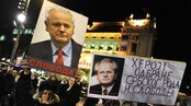 Demonstrasjon for støtte til Serbias tidligere leder Slobodan Milosevic i Beograd 24. mars 2009 (Foto: ANDREJ ISAKOVIC/Scanpix/AFP) Demonstrasjon for støtte til Serbias tidligere leder Slobodan Milosevic i Beograd 24. mars 2009 (Foto: ANDREJ ISAKOVIC/Scanpix/AFP)