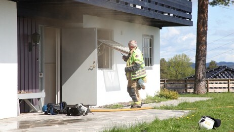 Boligbrann i Holmestrand. (Foto: Stener Kalberg)