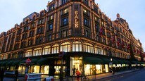 Stormagasinet Harrods i London (Foto: CARL DE SOUZA/AFP)