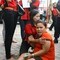 Innbyggere i Indonesia reagerer etter at det ble sendt ut tsunamivarsel. Innbyggere i Indonesia reagerer etter at det ble sendt ut tsunamivarsel.