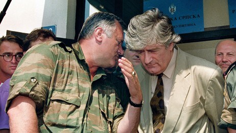 Ratko Mladic og Radovan Karadzic (Foto: MICHAEL EVSTAFIEV/Scanpix/AFP) Ratko Mladic og Radovan Karadzic (Foto: MICHAEL EVSTAFIEV/Scanpix/AFP)
