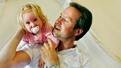 Far og dotter med smokk, illustrasjonsbilete (Foto: Johannessen, Sara/NTB scanpix) Far og dotter med smokk, illustrasjonsbilete (Foto: Johannessen, Sara/NTB scanpix)