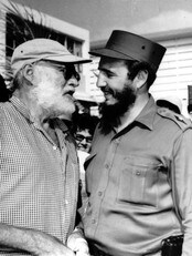 Fidel Castro og Ernest Hemingway (AP) Fidel Castro og Ernest Hemingway (AP)
