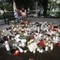 Også på torget i Kristiansand minnes ofrene for terrorangrepene. 