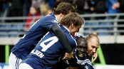 Vikings Mame Niang blir bejublet jubler for 2-0 scoringa (Foto: Hansen, Alf Ove/SCANPIX) Vikings Mame Niang blir bejublet jubler for 2-0 scoringa (Foto: Hansen, Alf Ove/SCANPIX)