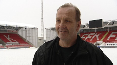 Fredrikstad stadion i snødrakt, Tromod Hermansen (Foto: Jan Kenneth Bråten/NRK)