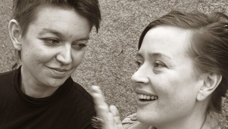 Cecilia Hansson og Inger Bråtveit (Foto: Cato Lein/Oktober forlag)