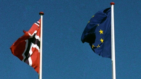 Norsk flagg og EU-flagg (Foto: Keilen, Berit/Keilen, Berit)