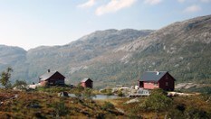 Hytteanlegget Blåfjellenden. Den nærmeste bygningen er den nye sikringshytta