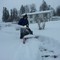 Arne Husa i Alvdal freser seg veg gjennom snøen. Han målte 32 cm snø i dag. Arne Husa i Alvdal freser seg veg gjennom snøen. Han målte 32 cm snø i dag.