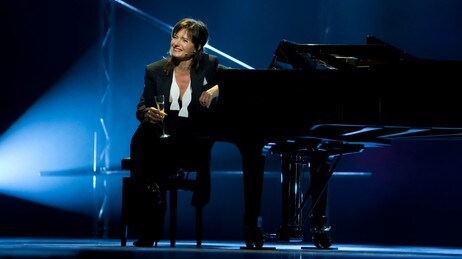 Artist Ingrid Bjørnov i aksjon i operahuset i Oslo i 2008.  (Foto: Sigurdsøn, Bjørn, Foto: Bjørn Sigurdsøn/SCANPIX)