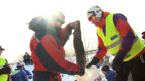 Isfiskekonkurranse (Foto: Johan Ante Utsi/NRK) Isfiskekonkurranse (Foto: Johan Ante Utsi/NRK)
