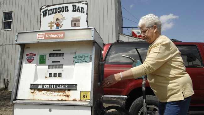 bensinpumpe i usa (Foto: WILL KINCAID/AP)