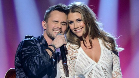 Erik Segerstedt og Tone Damli opptrer med 'Hello Goodbye' under andre delfinale i Melodifestivalen, (Foto: FREDRIK SANDBERG/NTB scanpix) Erik Segerstedt og Tone Damli opptrer med 'Hello Goodbye' under andre delfinale i Melodifestivalen, (Foto: FREDRIK SANDBERG/NTB scanpix)