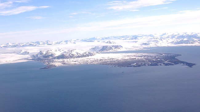 Svalbard sett fra fly (Foto: Ingrid Anna Teigen) Svalbard sett fra fly (Foto: Ingrid Anna Teigen)