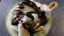 Melon med smeltede marshmallows  (NRK)