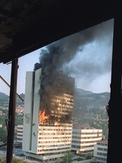 Parlamentet i Sarajevo (Foto: MICHAEL EVSTAFIEV/Afp) Parlamentet i Sarajevo (Foto: MICHAEL EVSTAFIEV/Afp)
