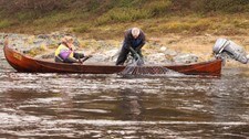 Drivgarnfisket har begynt i Tana (Foto: Piera Balto /NRK) Drivgarnfisket har begynt i Tana (Foto: Piera Balto /NRK)