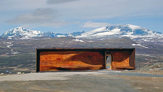 Utstillingsbygget på Tverrfjellet med panoramautsikt. (Foto: Klaas van Ommeren) Utstillingsbygget på Tverrfjellet med panoramautsikt. (Foto: Klaas van Ommeren)