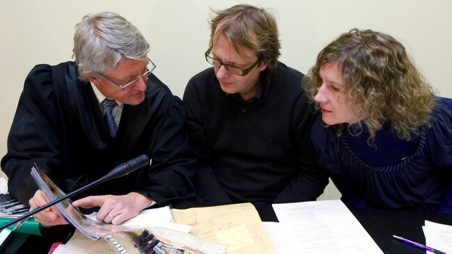 Andrine Sæther og Lars Lillo-Stenberg sammen med sin advokat, Harald Stabell (Foto: Cornelius Poppe/SCANPIX) Andrine Sæther og Lars Lillo-Stenberg sammen med sin advokat, Harald Stabell (Foto: Cornelius Poppe/SCANPIX)