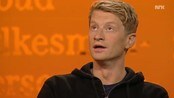 Odd Magnus Williamson står fram som «fargesvak» i Nytt på Nytt - Dette klippet får du ikke se på TV - kin på NRK.no.